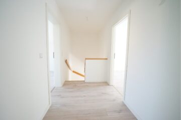 // frisch renoviertes Reihenmittelhaus mit 2 Stellplätzen und Garten in ruhiger Lage //, 06237 Leuna, Reihenmittelhaus