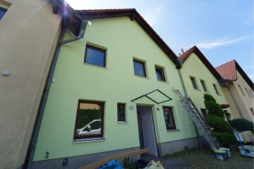// frisch renoviertes Reihenmittelhaus mit 2 Stellplätzen und Garten in ruhiger Lage //, 06237 Leuna, Reihenmittelhaus