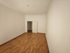 * 2 Zimmer mit Laminat, Balkon und Einbauküche - frei ab sofort * - Zimmer
