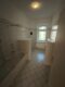 * 2 Zimmer mit Laminat, Balkon und Einbauküche - frei ab sofort * - Bad