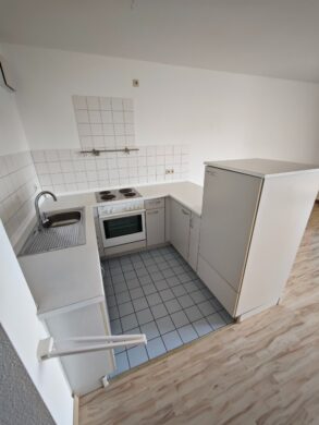 schöne 2-Raum Wohnung mit EBK, Balkon und Stellplatz * sofort frei!, 04178 Leipzig, Etagenwohnung