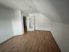 // 3- Zimmer Dachgeschoss-Wohnung mit Balkon und TG-Stellplatz // frei ab sofort - Schlafzimmer