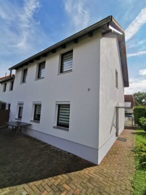 gute Rendite * provisionsfrei * vermietete DHH in ruhiger Lage mit Terrasse und Stellplatz, 06237 Leuna, Doppelhaushälfte