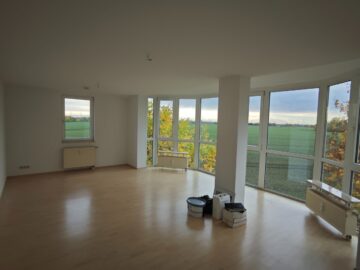 * 2- Zimmer mit Stellplatz  in ruhiger Umgebung * sofort verfügbar, 06686 Lützen, Etagenwohnung