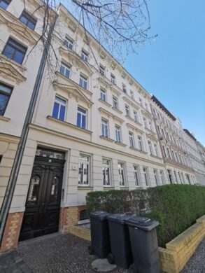 ++ Dachgeschoss Wohnung in Gohlis-Süd mit EBK / solide vermietet ++, 04155 Leipzig, Dachgeschosswohnung