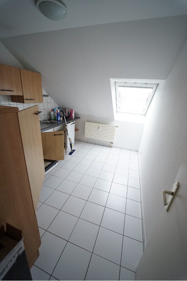 II 2 – Raum Dachgeschoss Wohnung mit Galerie und EBK – ab sofort II - Foto 2