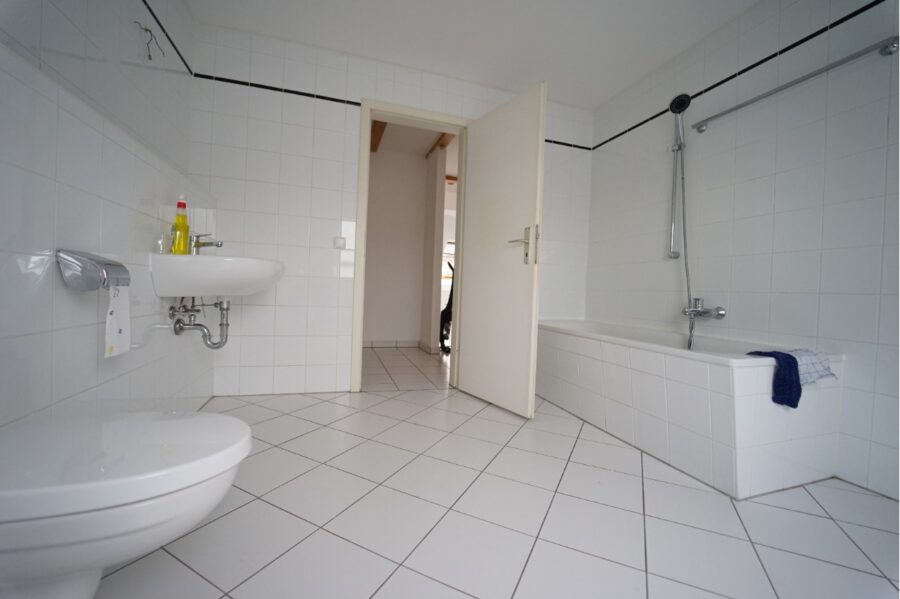 II 2 – Raum Dachgeschoss Wohnung mit Galerie und EBK – ab sofort II - Foto 3