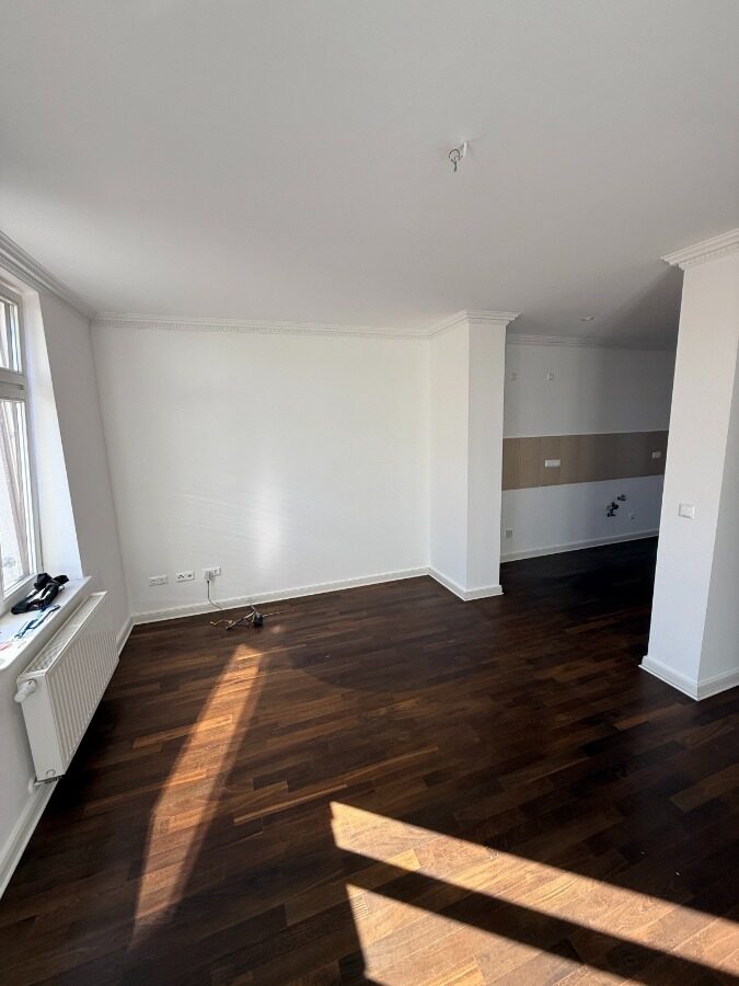 // 2-Raum Wohnung mit Balkon in Schleußig // frei ab 01.06.2026 - Photo 1