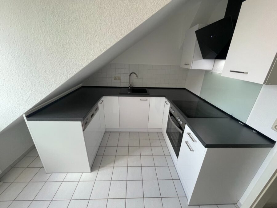 // 3 Minuten zum Cospudener See * 2- Raum Wohnung mit EBK // ab 01.07. - Photo 2