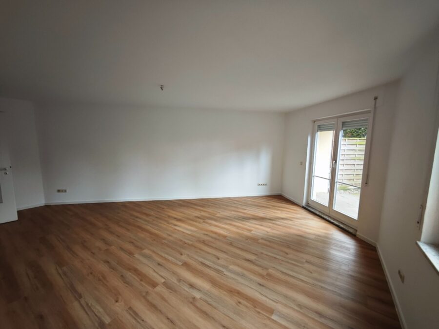 // bezugsfreie 2-Raum Wohnung mit Terrasse und TG-Stellplatz // - Photo 1