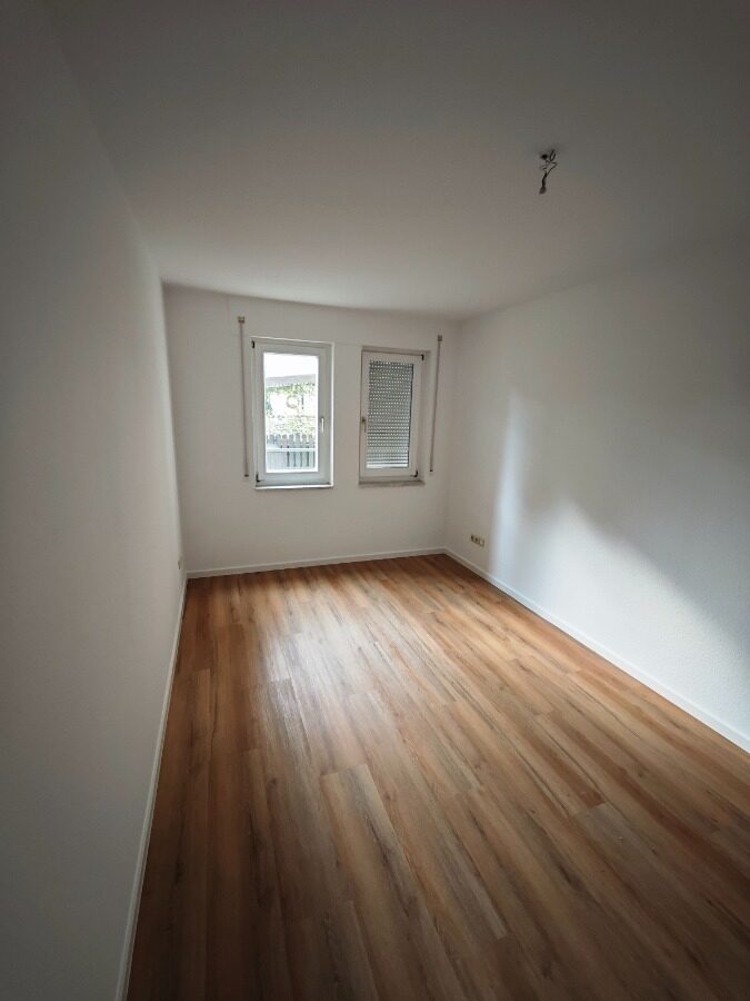 // bezugsfreie 2-Raum Wohnung mit Terrasse und TG-Stellplatz // - Photo 3
