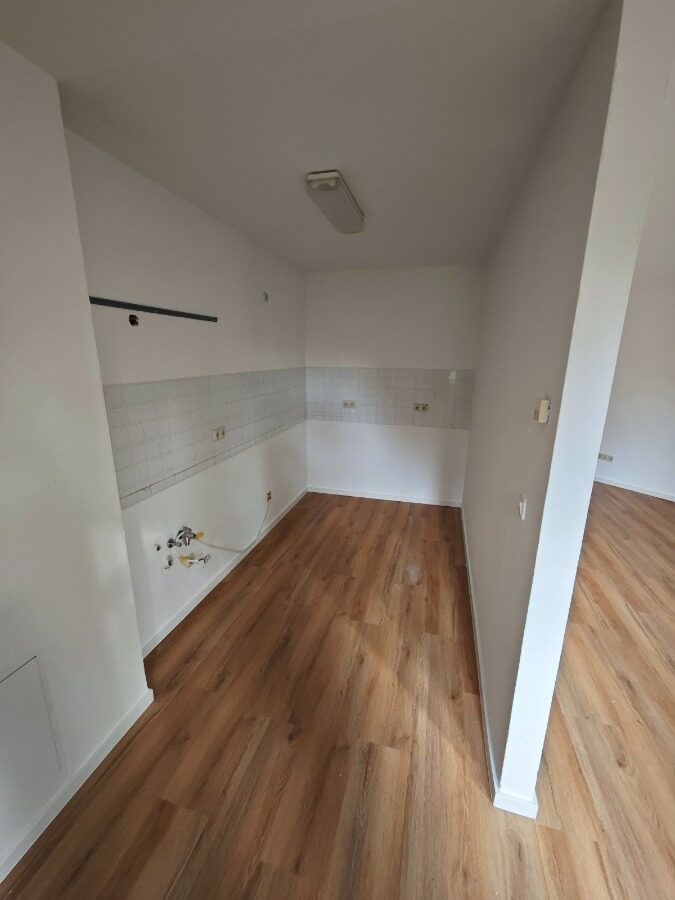 // bezugsfreie 2-Raum Wohnung mit Terrasse und TG-Stellplatz // - Photo 5