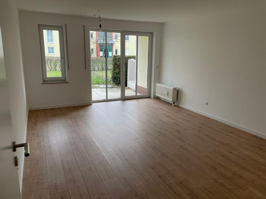 // 2-Raum Wohnung mit EBK, Terrasse und TG-Stellplatz // ab 06/2026 - Photo 1