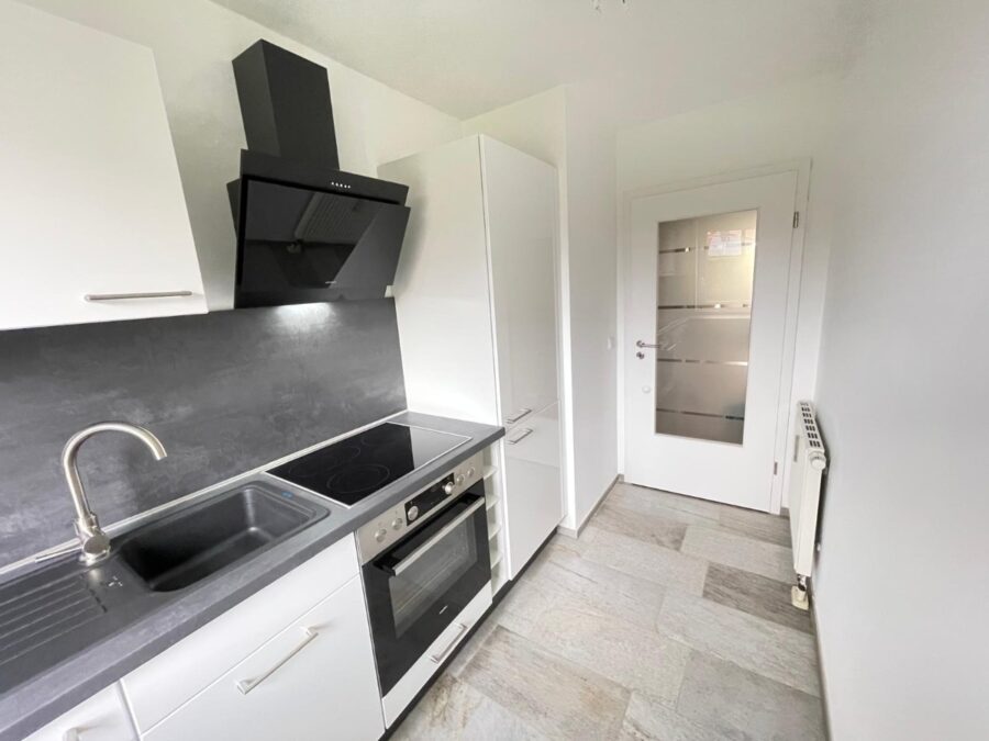 // 2-Raum Wohnung mit EBK, Terrasse und TG-Stellplatz // ab 06/2026 - Photo 2