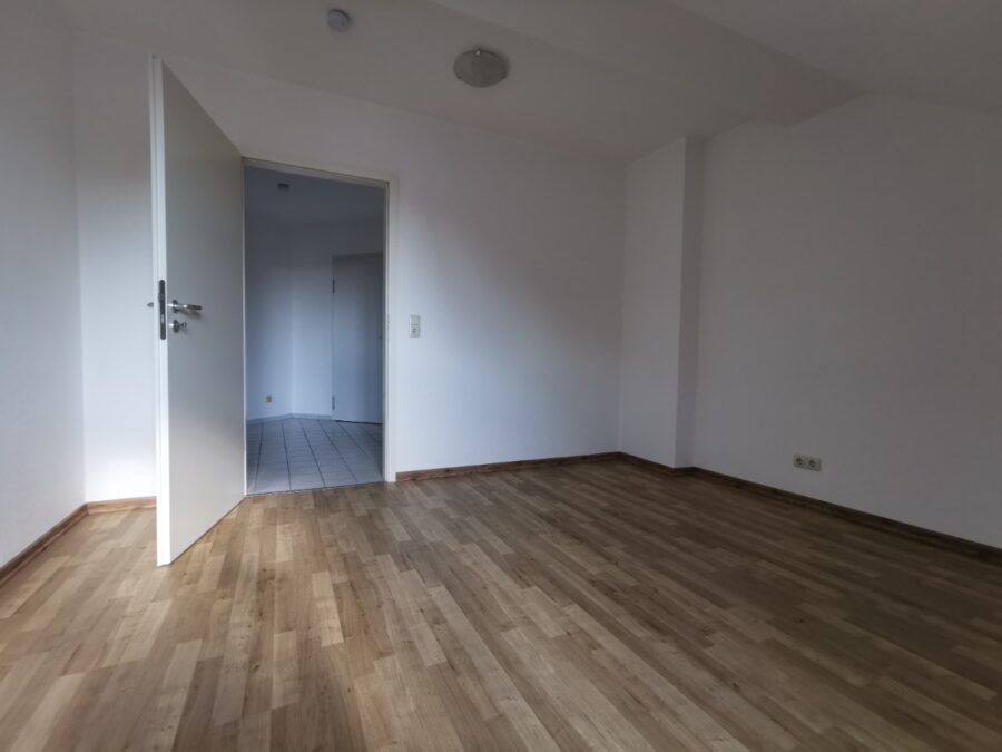 // 3 Minuten zum Cospudener See * 2- Raum Wohnung mit EBK // ab 01.07. - Photo 2