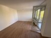 Käuferprovisionsfrei // 2-Raum ETW mit EBK, Balkon und TG-Stellplatz // - Wohnzimmer