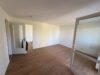 Käuferprovisionsfrei // 2-Raum ETW mit EBK, Balkon und TG-Stellplatz // - Wohnzimmer