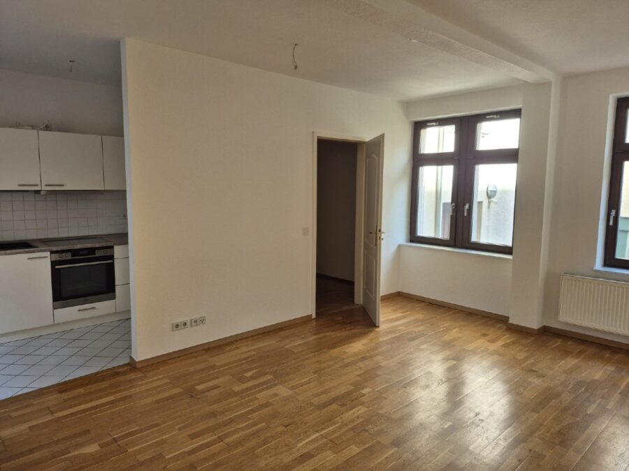 / 1-Raum Wohnung mit EBK im Hinterhaus / frei ab sofort - Photo 1