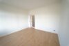 * frisch renovierte 2-Raum Wohnung in guter Lage * EBK möglich - Zimmer