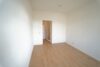 * frisch renovierte 2-Raum Wohnung in guter Lage * EBK möglich - Zimmer