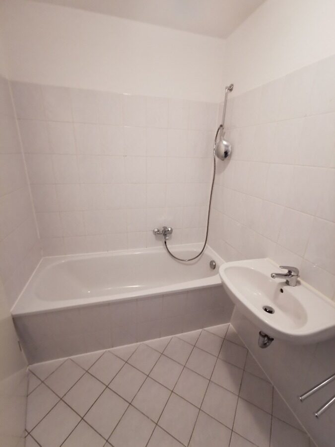 // 3 Minuten zum Cospudener See * 2- Raum Wohnung mit EBK // ab 01.07. - Photo 5