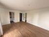 provisionsfrei // 2-Raum ETW mit EBK, Balkon und TG-Stellplatz // - Wohnzimmer