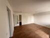 provisionsfrei // 2-Raum ETW mit EBK, Balkon und TG-Stellplatz // - Wohnzimmer