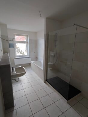 * frisch renovierte 2-Raum Wohnung in guter Lage *, 04178 Leipzig, Etagenwohnung